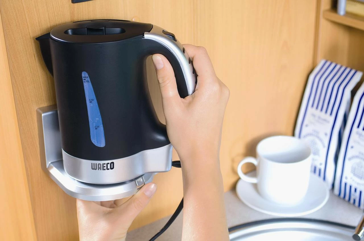 Waeco PerfectKitchen MCK750 12 Volt Caravan Kettle - Image 3